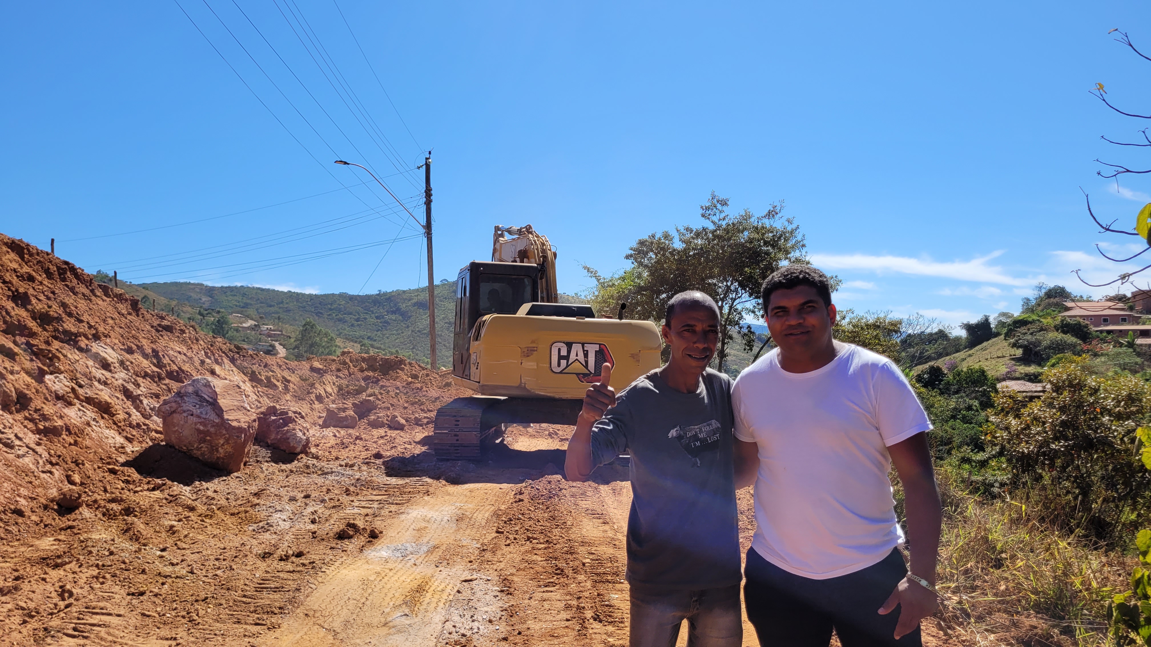 Vereador Vander Lúcio, participa da supervisão da obra de melhoria para  acesso  a Localidade  de  Campinas em Itapanhoacanga. 